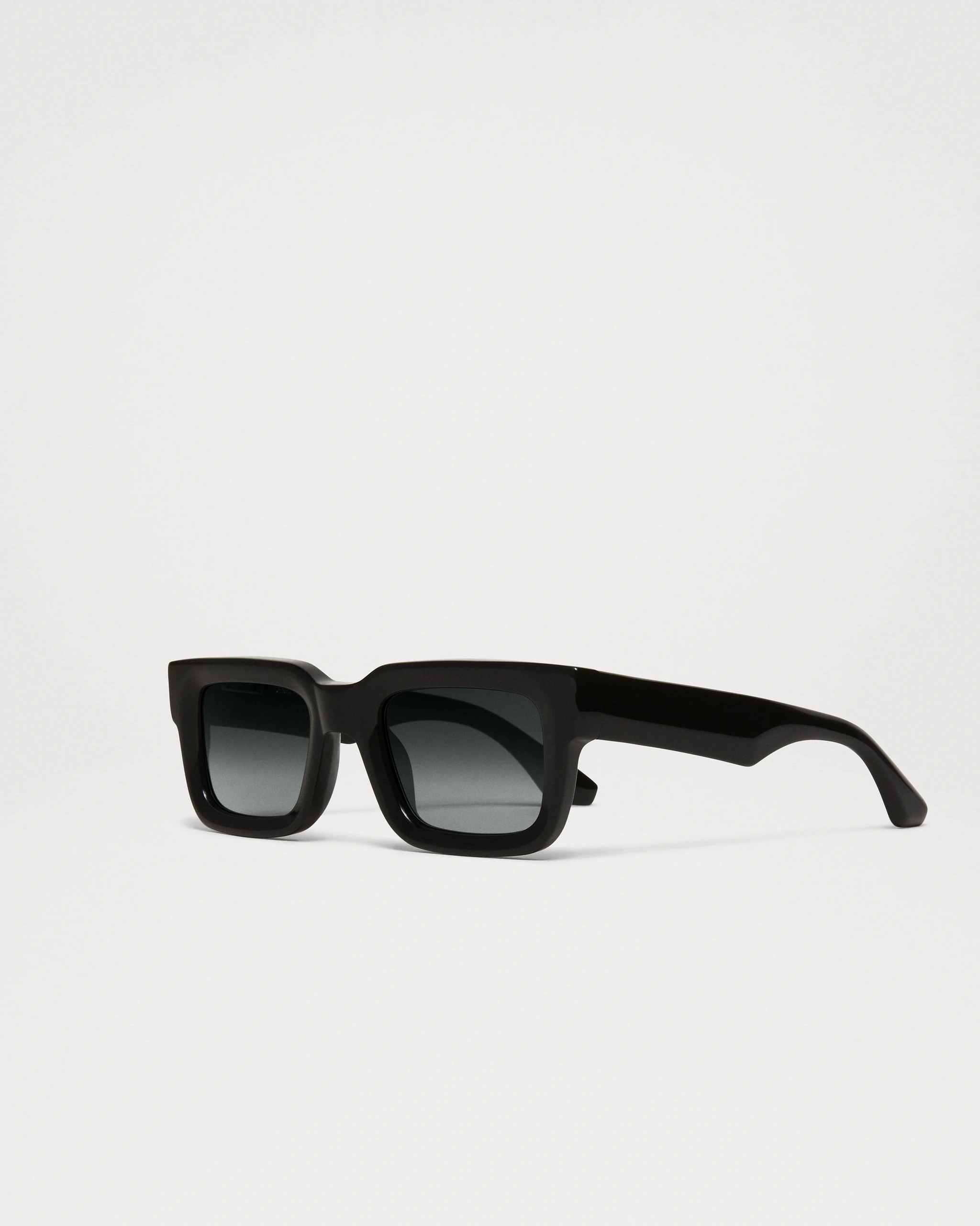 05 Gradient Black