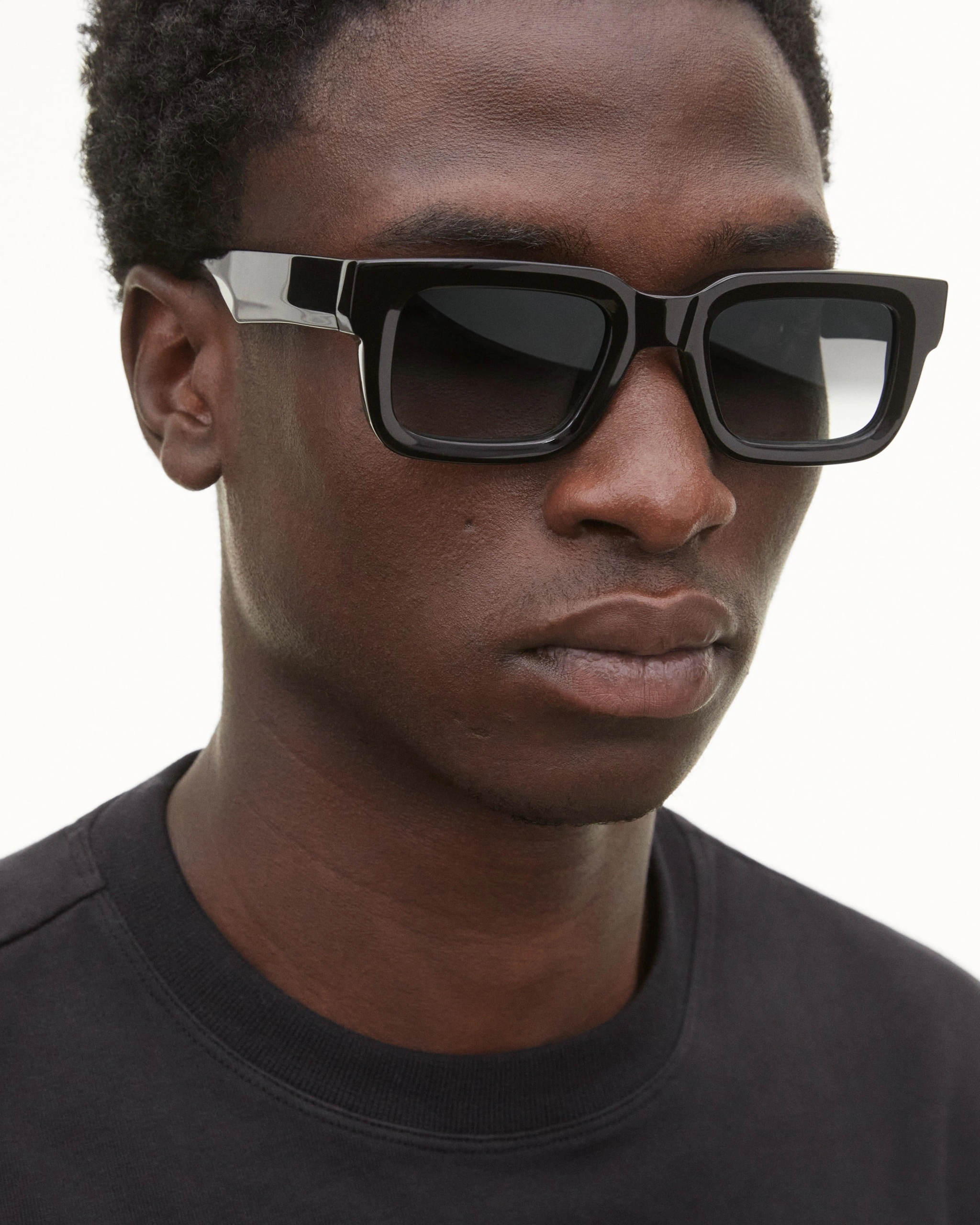 05 Gradient Black