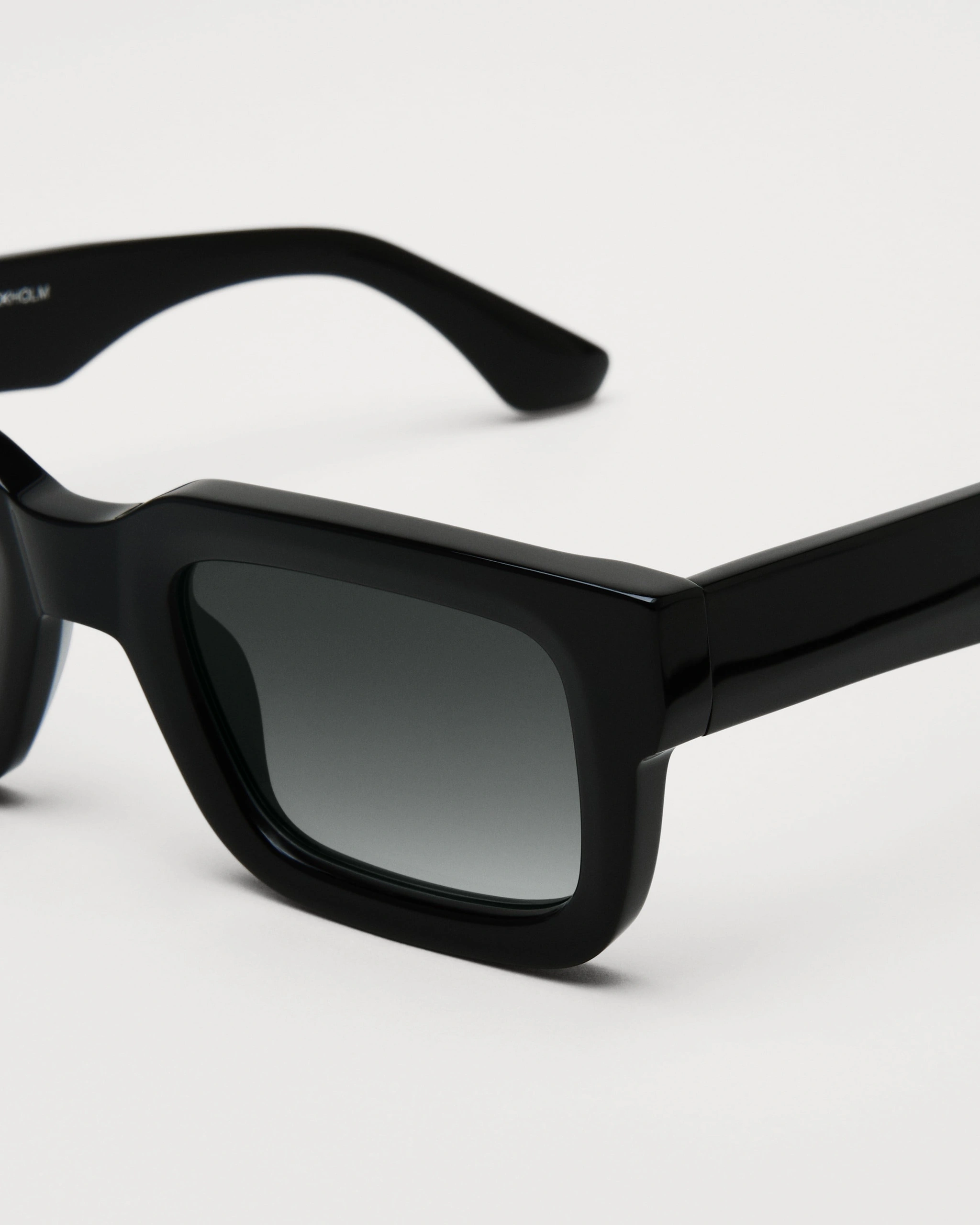 05 Gradient Black