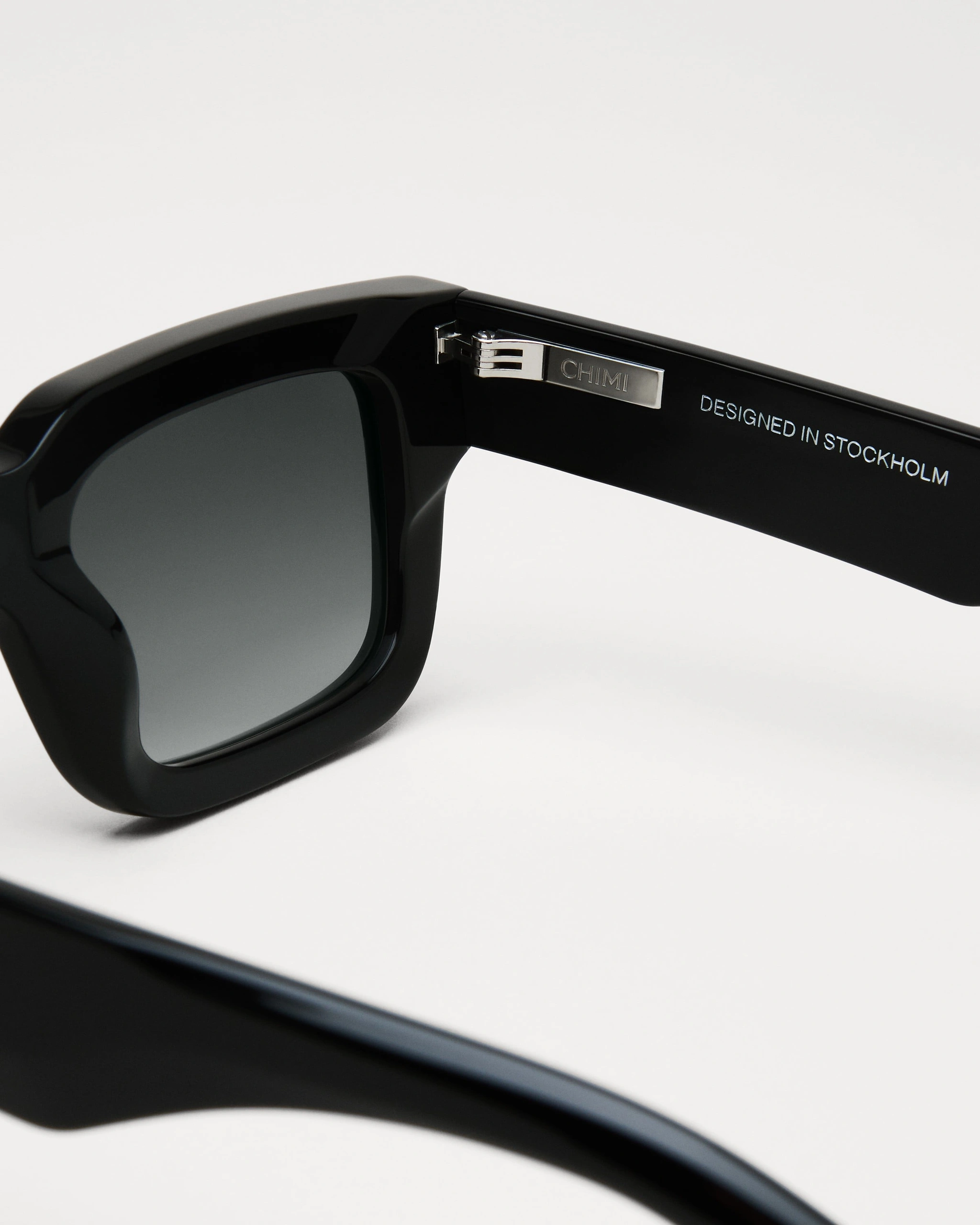 05 Gradient Black