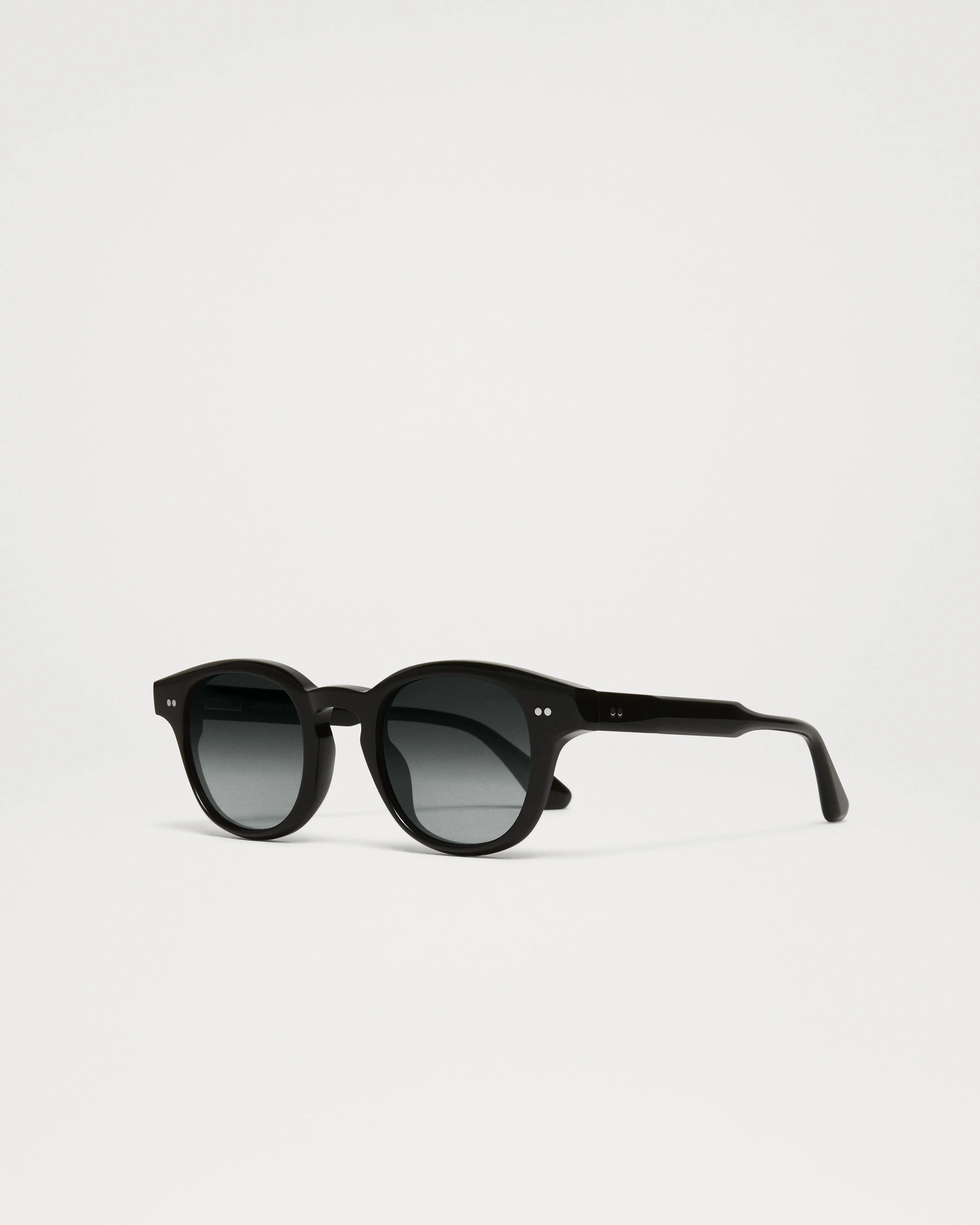 01 Gradient Black