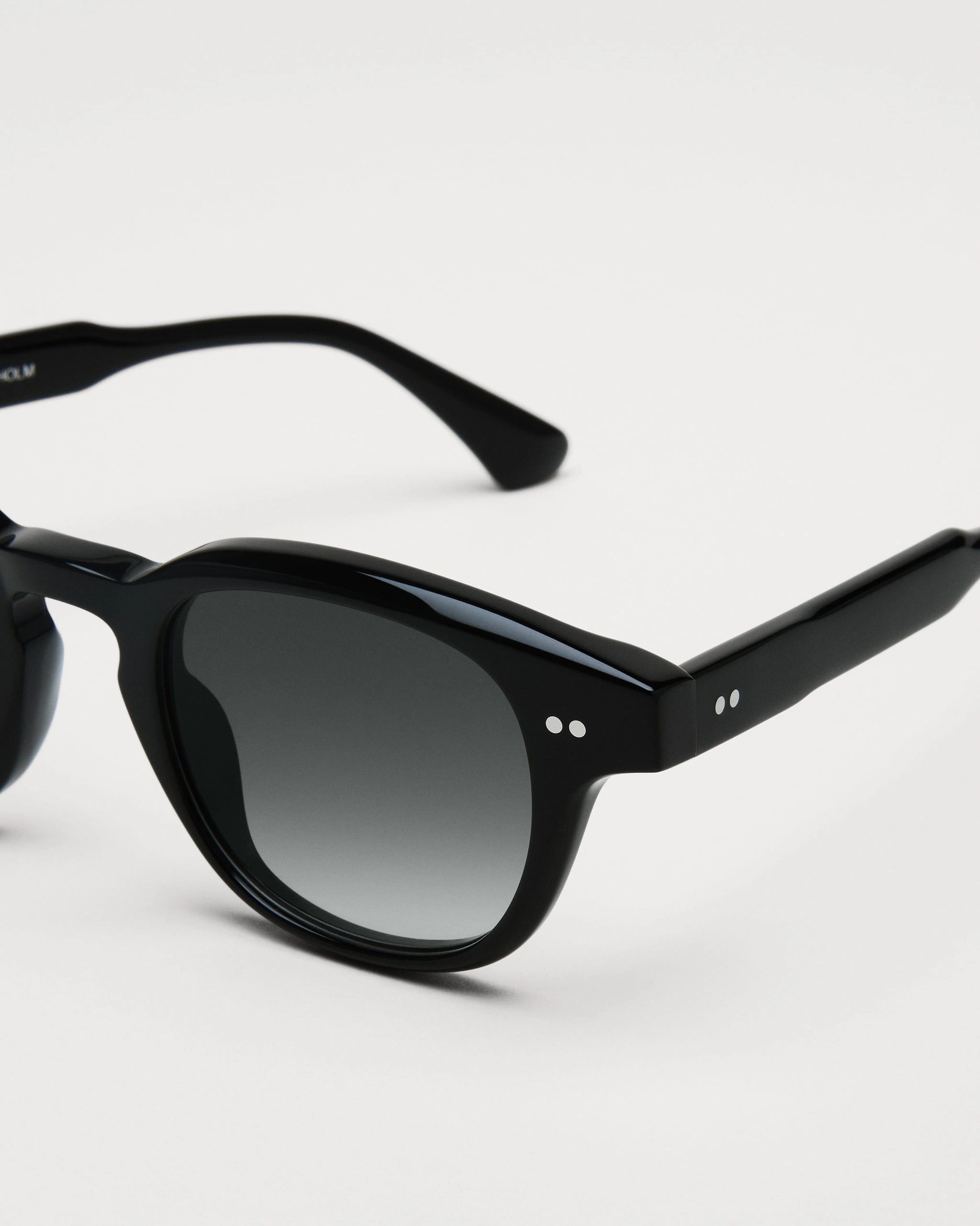 01 Gradient Black