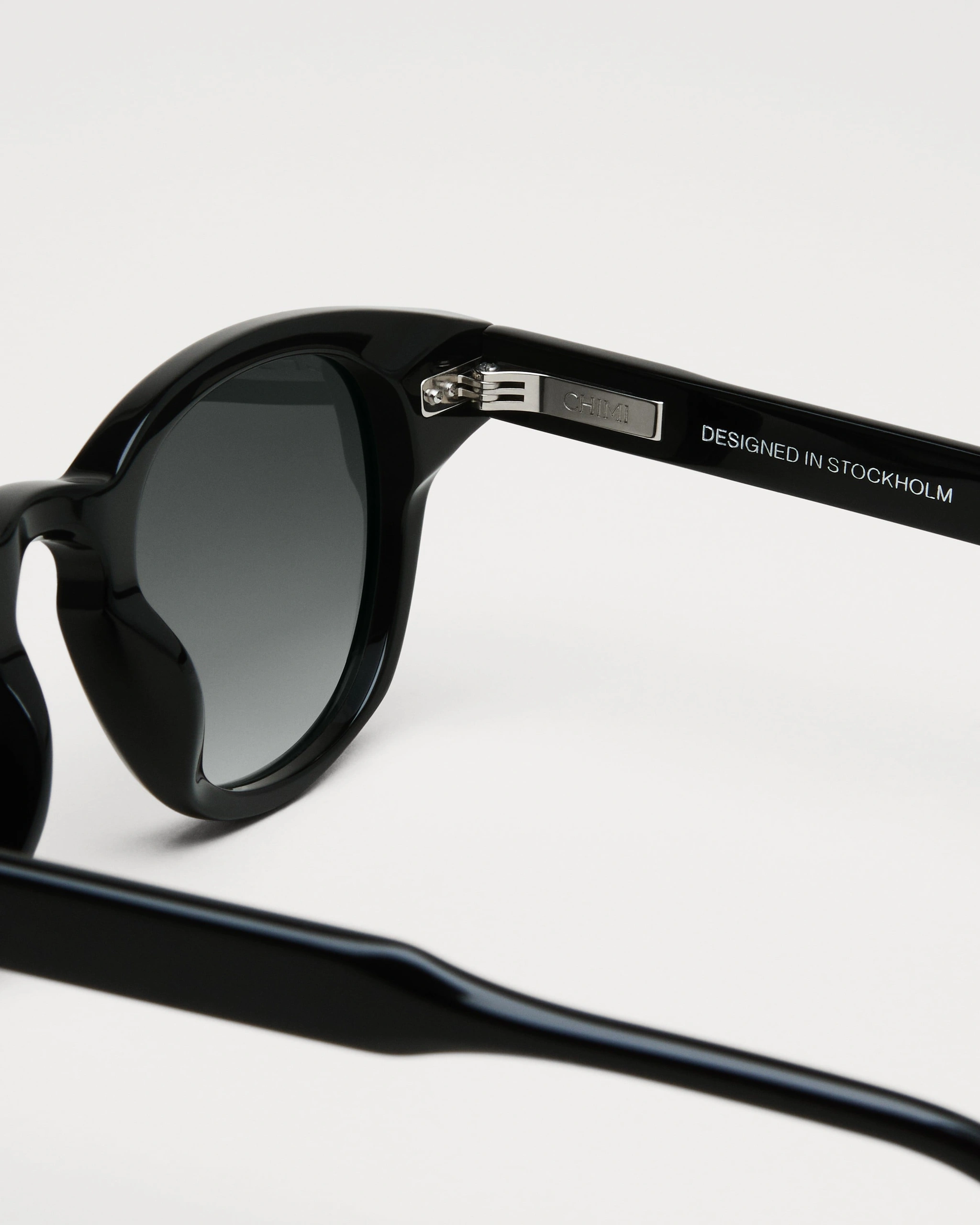 01 Gradient Black