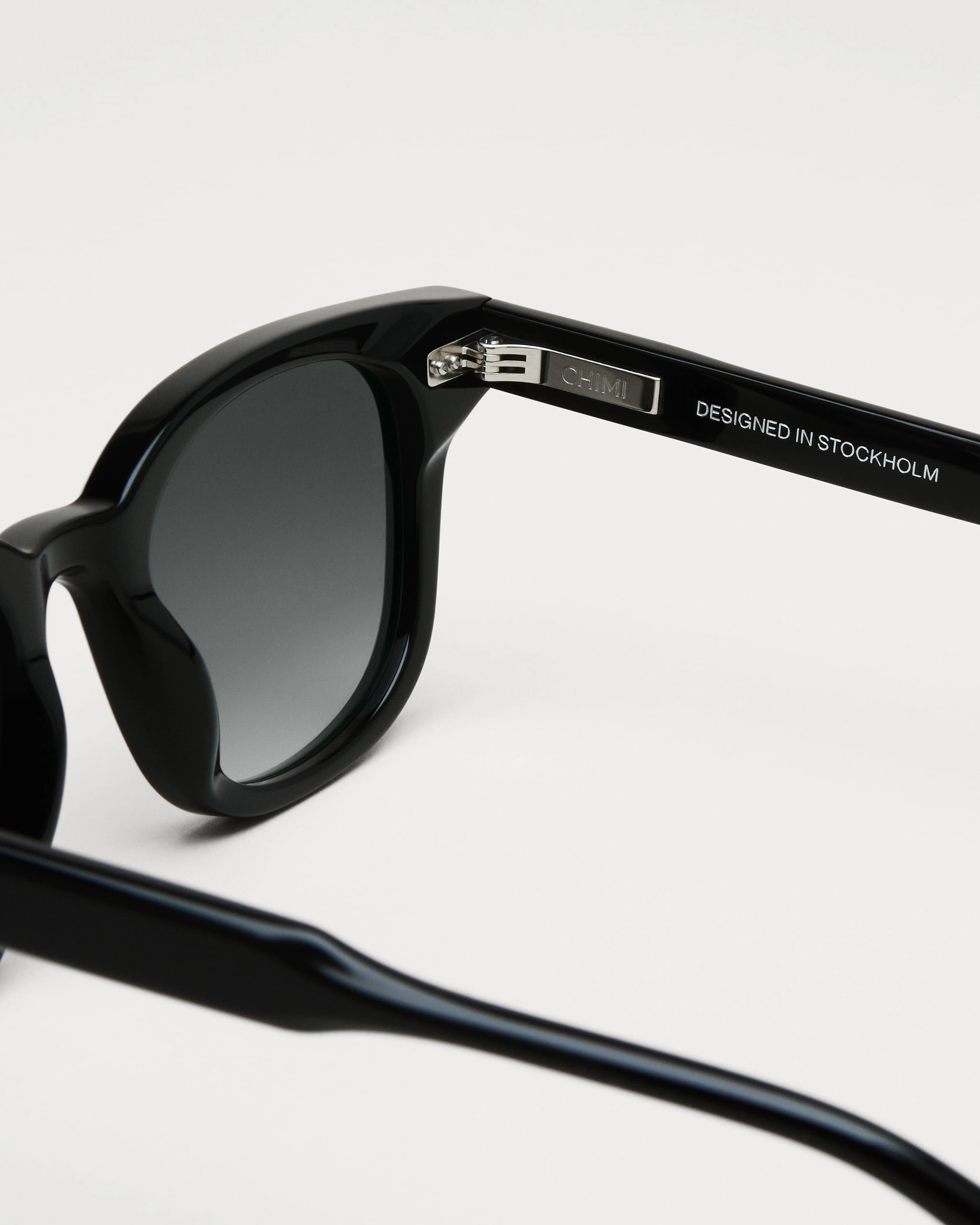 02 Gradient Black