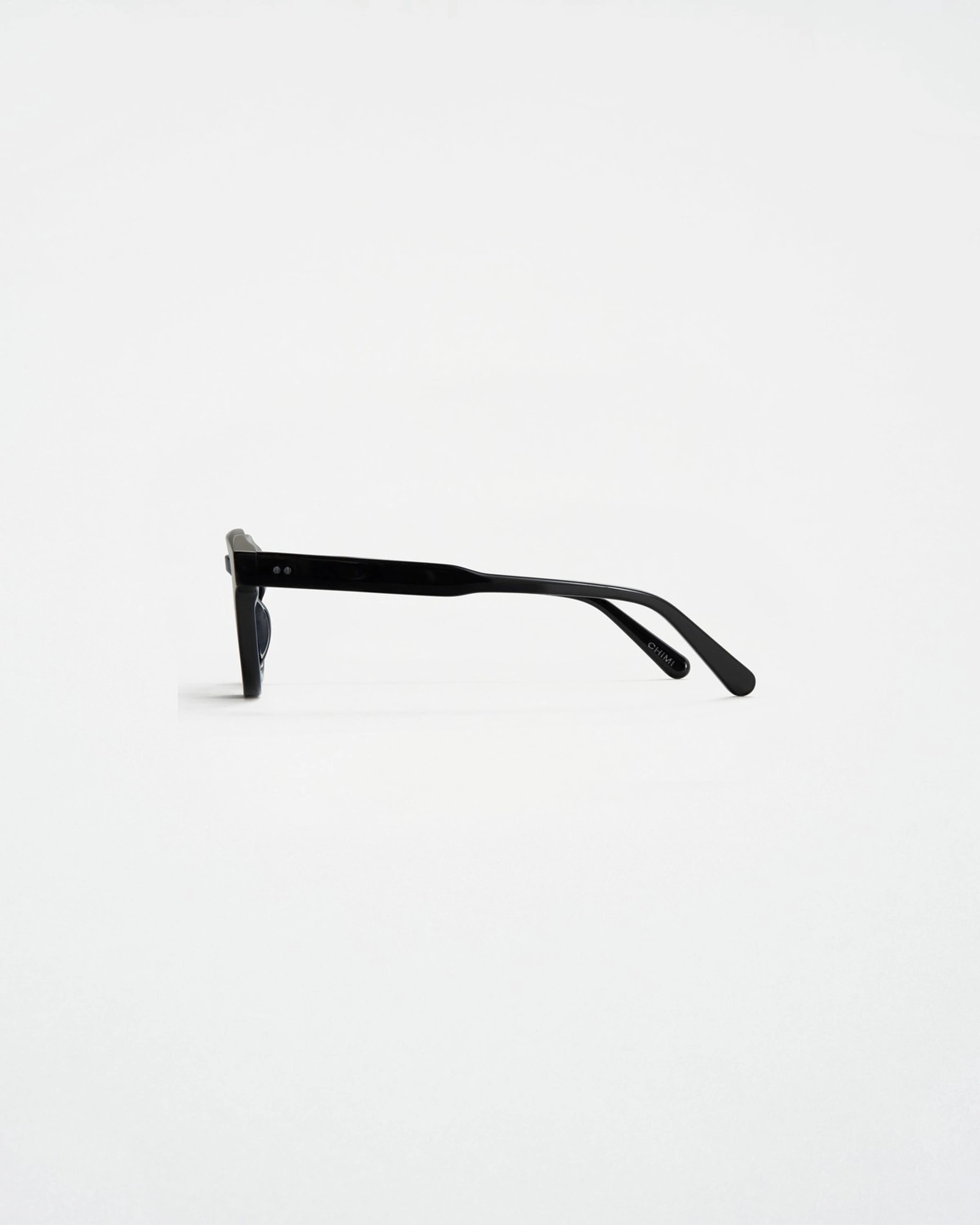 01 Black (2022)